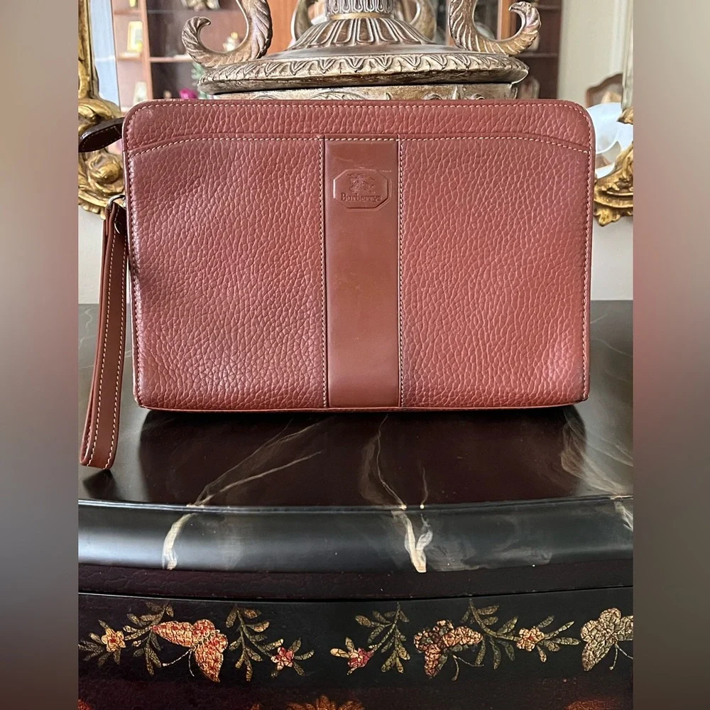 Burberrys Clutch w/wrist strap EUC - Picture 7 of 17